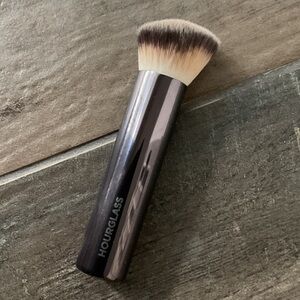 Hourglass Vanish Foundation Brush